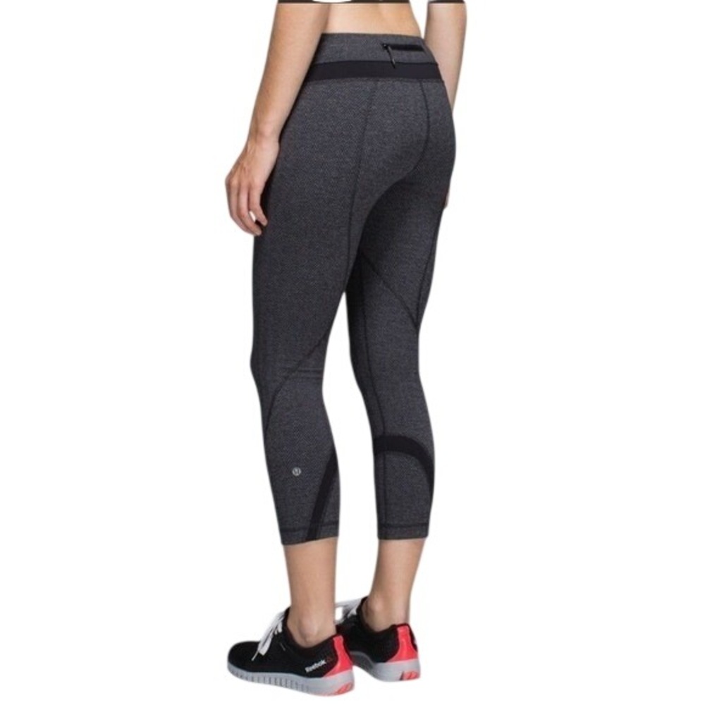Lululemon‎ Run Inspire Crop II Leggings Size 4 Gray/Black